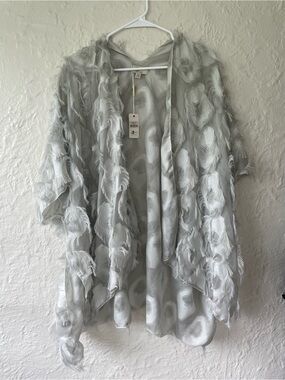 NWT JC Sunny Sheer Silky Peacock Feather Fly Away Kimono Gray Short Sleeve; O/S